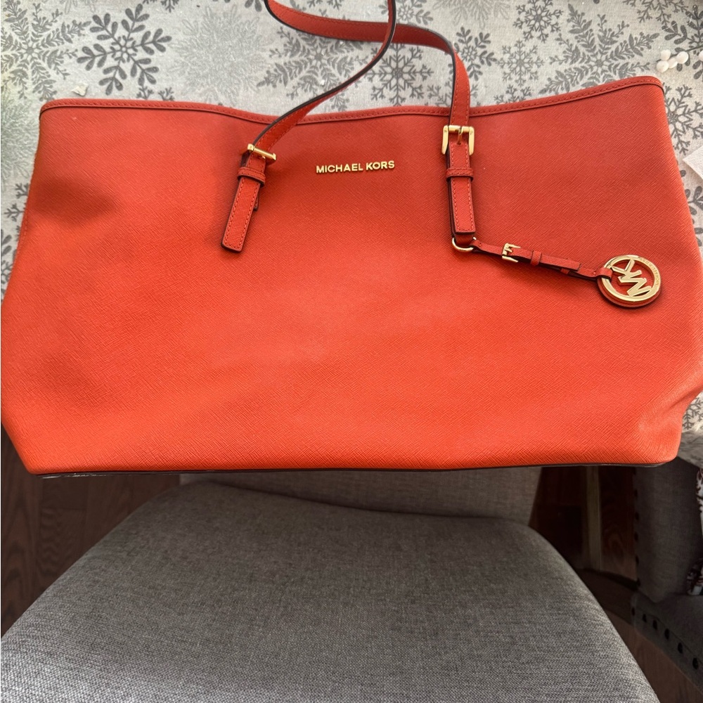 Michael Kors Orange Textured Tote Bag Gold Logo Charm Designer Shoulder - Picture 11 of 16
